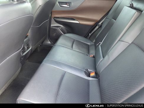 Used 2021 Toyota Venza XLE image 26