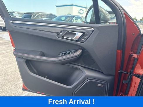 Used 2024 Porsche Macan Turbo AWD/4WD image 12
