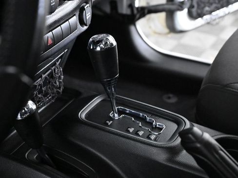 Used 2018 Jeep Wrangler Unlimited Sport S image 18