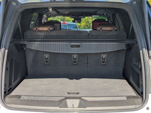 Used 2024 Chevrolet Suburban High Country image 13