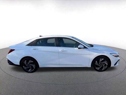 Used 2025 Hyundai Elantra SEL image 16