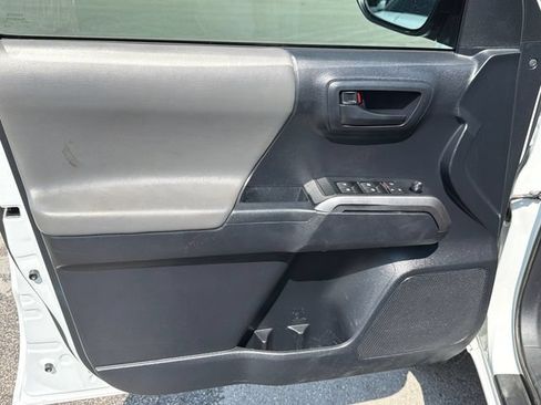 Used 2019 Toyota Tacoma SR5 AWD/4WD image 16