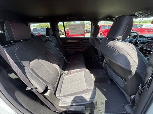 New 2026 Jeep Grand Cherokee L Laredo AWD/4WD image 8
