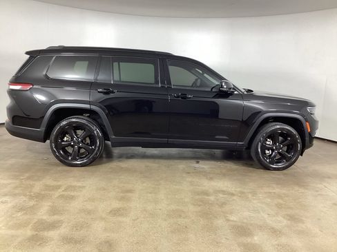 Used 2024 Jeep Grand Cherokee L Limited w/ Black Appearance Package AWD/4WD image 5