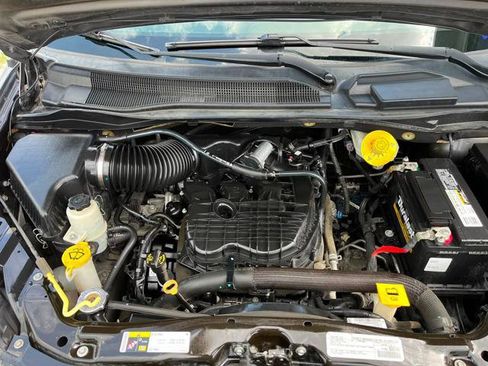 Used 2017 Dodge Grand Caravan SXT w/ Blacktop Package FWD image 27