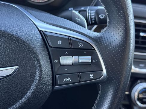 Used 2023 Genesis G70 2.0T image 11