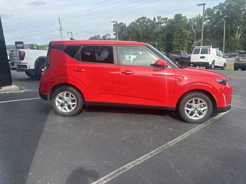 Used 2024 Kia Soul LX w/ Option Group 015 FWD image 5