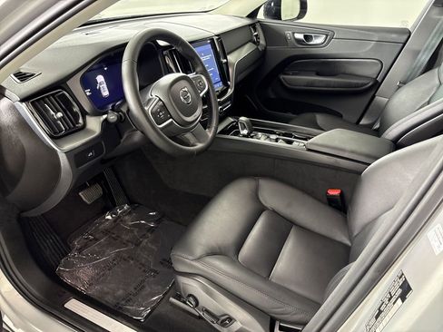 Used 2025 Volvo XC60 B5 Core image 24