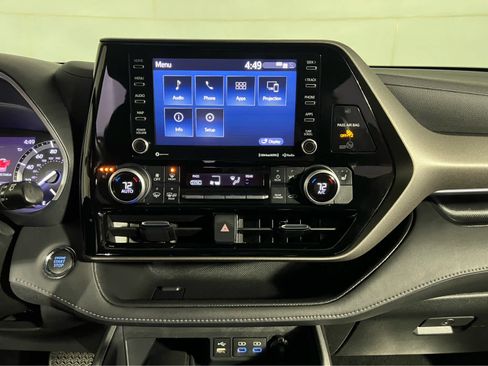 Used 2022 Toyota Highlander XLE AWD/4WD image 12