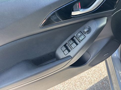 Used 2015 MAZDA MAZDA3 i Touring w/ Technology Package FWD image 14