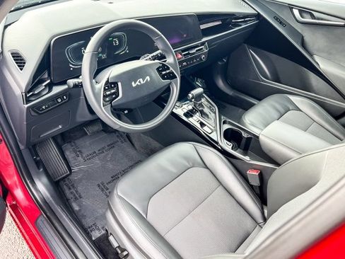 Used 2024 Kia Niro EX image 11