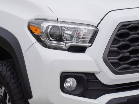 Used 2021 Toyota Tacoma TRD Off-Road AWD/4WD image 3