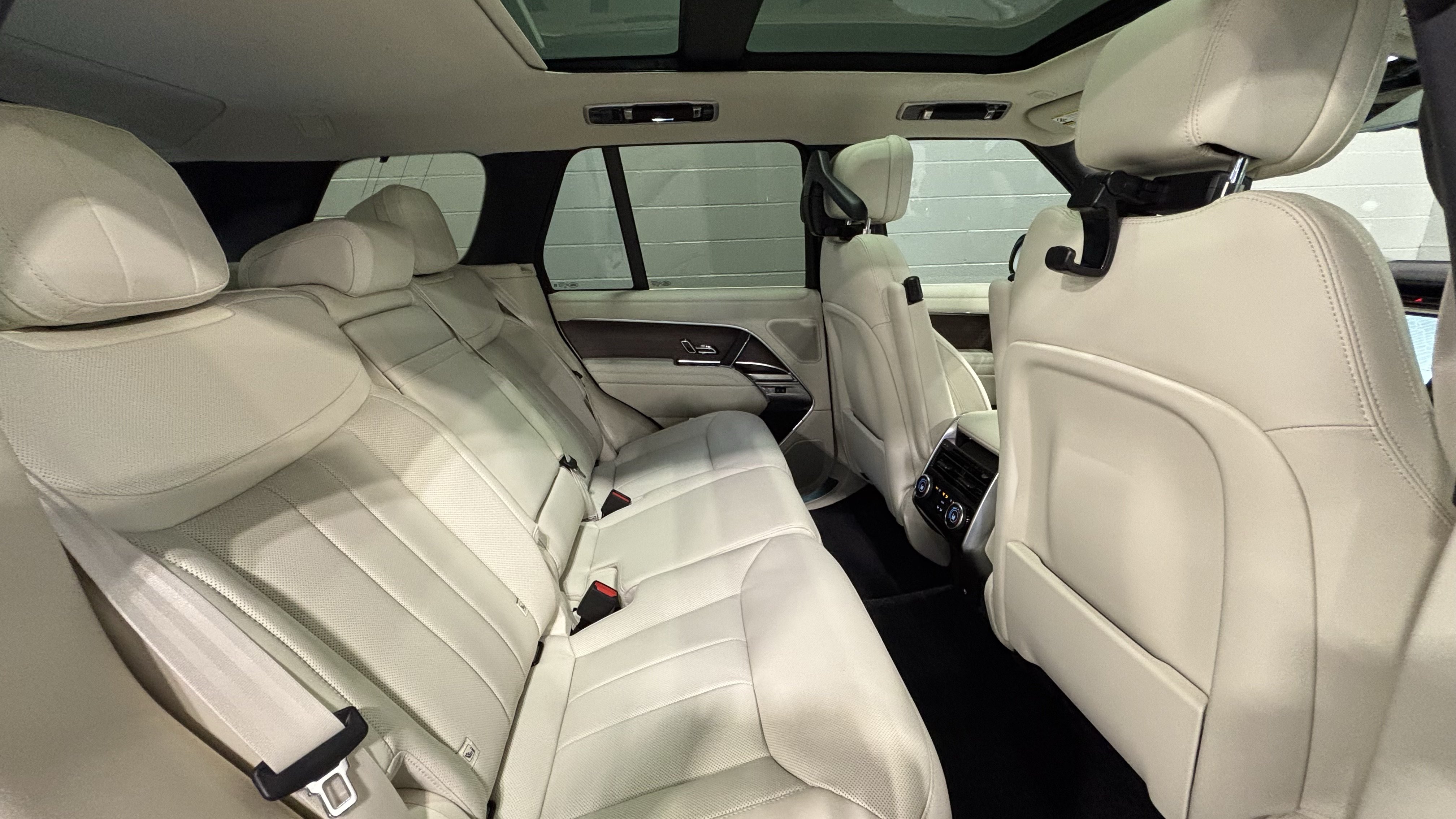 New 2026 Land Rover Range Rover SE AWD/4WD image 16