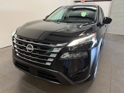 Used 2024 Nissan Rogue SV image 6