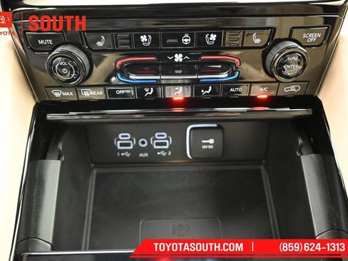 Used 2023 Jeep Grand Cherokee Limited w/ Luxury Tech Group II AWD/4WD image 25
