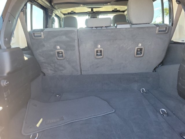 Used 2024 Jeep Wrangler Unlimited Sahara AWD/4WD image 8