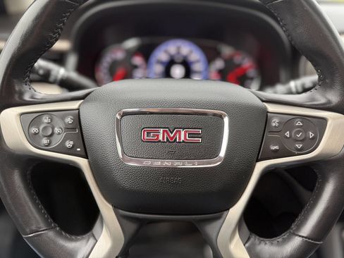 Used 2021 GMC Acadia Denali w/ Denali Ultimate Package AWD/4WD image 12