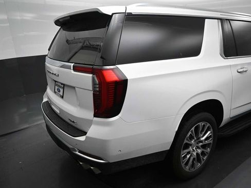 Used 2025 GMC Yukon XL Denali AWD/4WD image 12