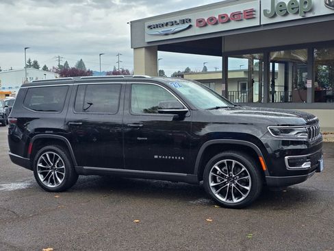 Used 2022 Jeep Wagoneer Series III w/ Premium Group I image 2