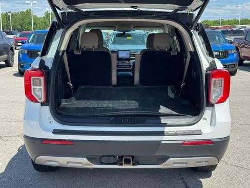 Used 2022 Ford Explorer XLT w/ Equipment Group 202A AWD/4WD image 5