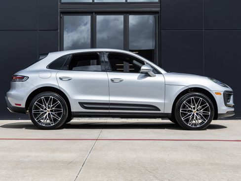 Certified 2026 Porsche Macan AWD/4WD image 12