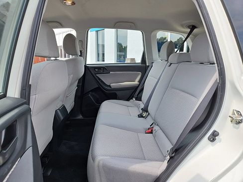Used 2018 Subaru Forester 2.5i AWD/4WD image 9