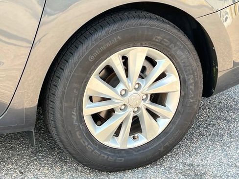 Used 2017 Kia Sedona LX w/ LX Essentials Premium Package FWD image 39