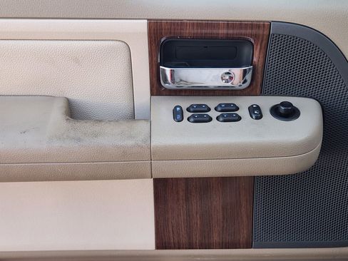 Used 2004 Ford F150 Lariat image 25