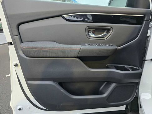 New 2025 Honda Pilot Sport image 22