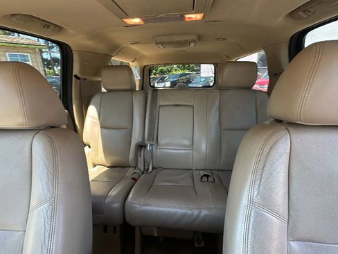 Used 2012 Chevrolet Suburban LTZ image 9