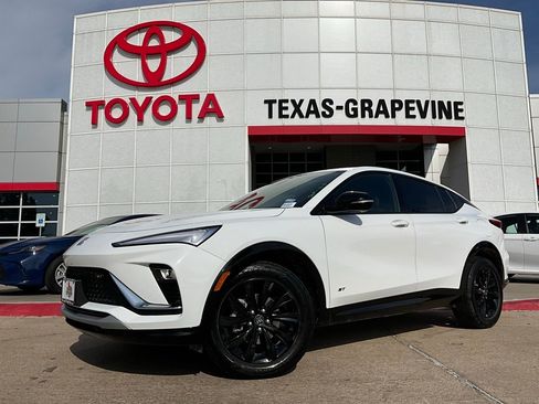 Used 2025 Buick Envista Sport Touring image 2