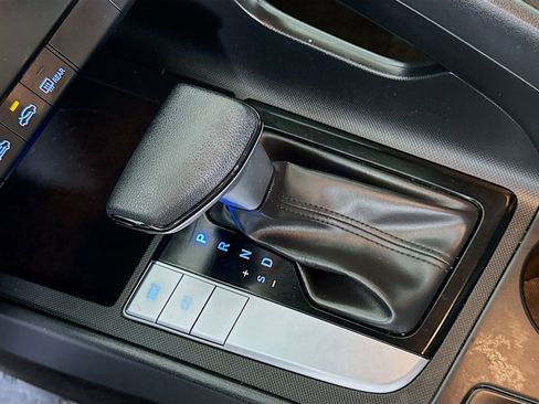 Used 2025 Hyundai Elantra SE image 20