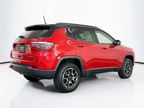 Used 2025 Jeep Compass Trailhawk AWD/4WD image 9