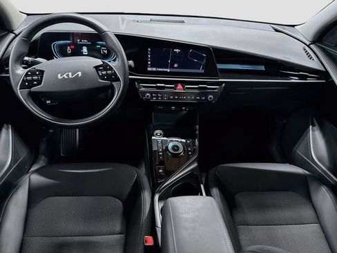 Used 2025 Kia Niro EX w/ EX Cold Weather Package FWD image 23