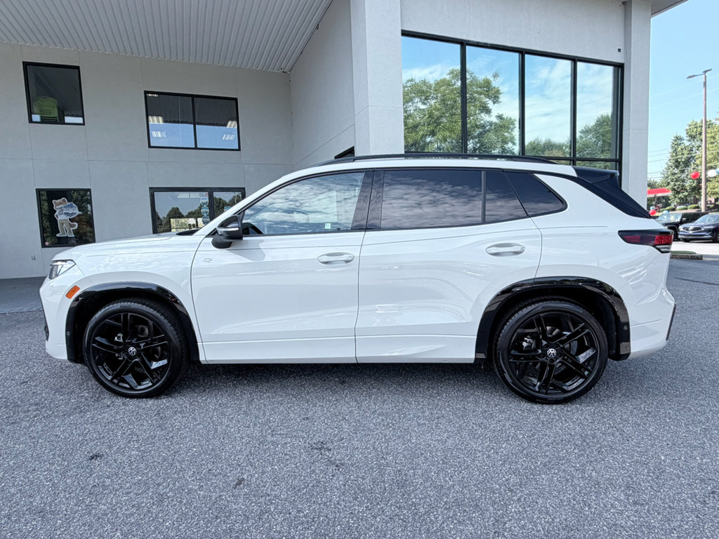 Used 2026 Volkswagen Tiguan SE R-Line FWD image 5