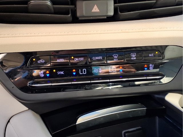 Used 2022 Buick Envision Avenir w/ Technology Package II AWD/4WD image 10