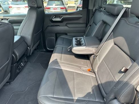 Used 2025 GMC Sierra 1500 SLT AWD/4WD image 21