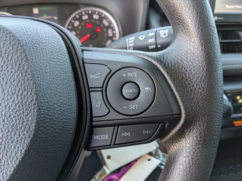 Used 2022 Toyota RAV4 LE image 38