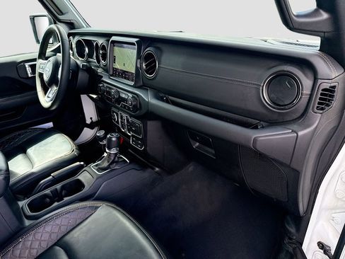 Used 2023 Jeep Wrangler Unlimited Sahara AWD/4WD image 34