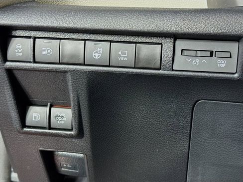 Used 2024 Toyota Sienna Platinum image 14