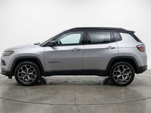 Used 2025 Jeep Compass Limited image 5