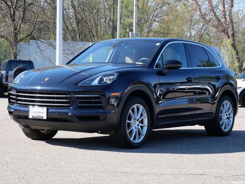 Used 2023 Porsche Cayenne AWD/4WD image 1