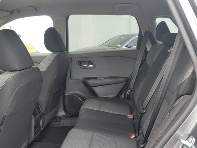 Used 2023 Nissan Rogue SV AWD/4WD image 16