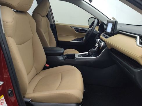 Used 2019 Toyota RAV4 LE image 21