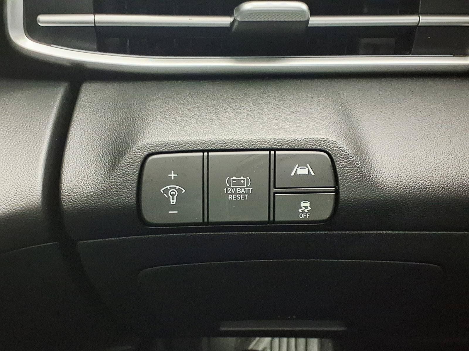 Certified 2023 Hyundai Elantra Limited FWD image 22