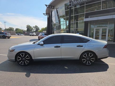 Used 2024 Honda Accord Touring image 2