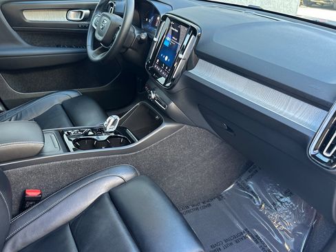 Certified 2023 Volvo XC40 B5 Plus w/ Protection Package Premier image 17