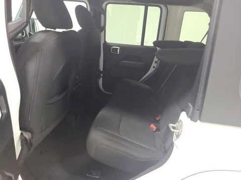 Used 2019 Jeep Wrangler Unlimited Sahara w/ Safety Group AWD/4WD image 15