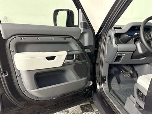New 2026 Land Rover Defender 110 X-Dynamic SE AWD/4WD image 5