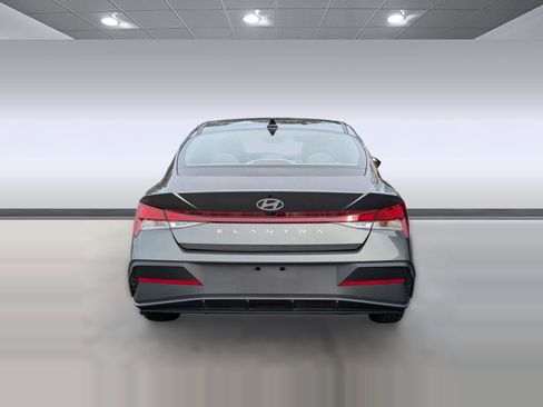 Used 2024 Hyundai Elantra SEL image 10